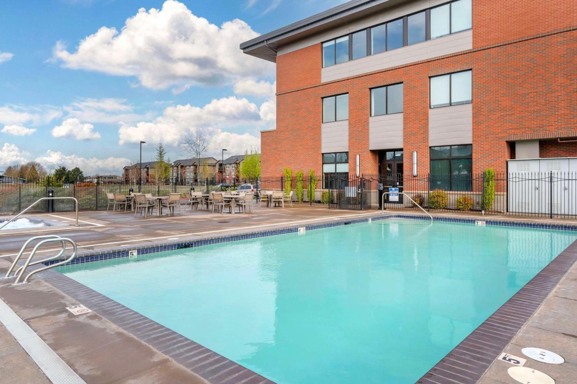 Best Western Premier Boulder Falls Inn Lebanon Extérieur photo