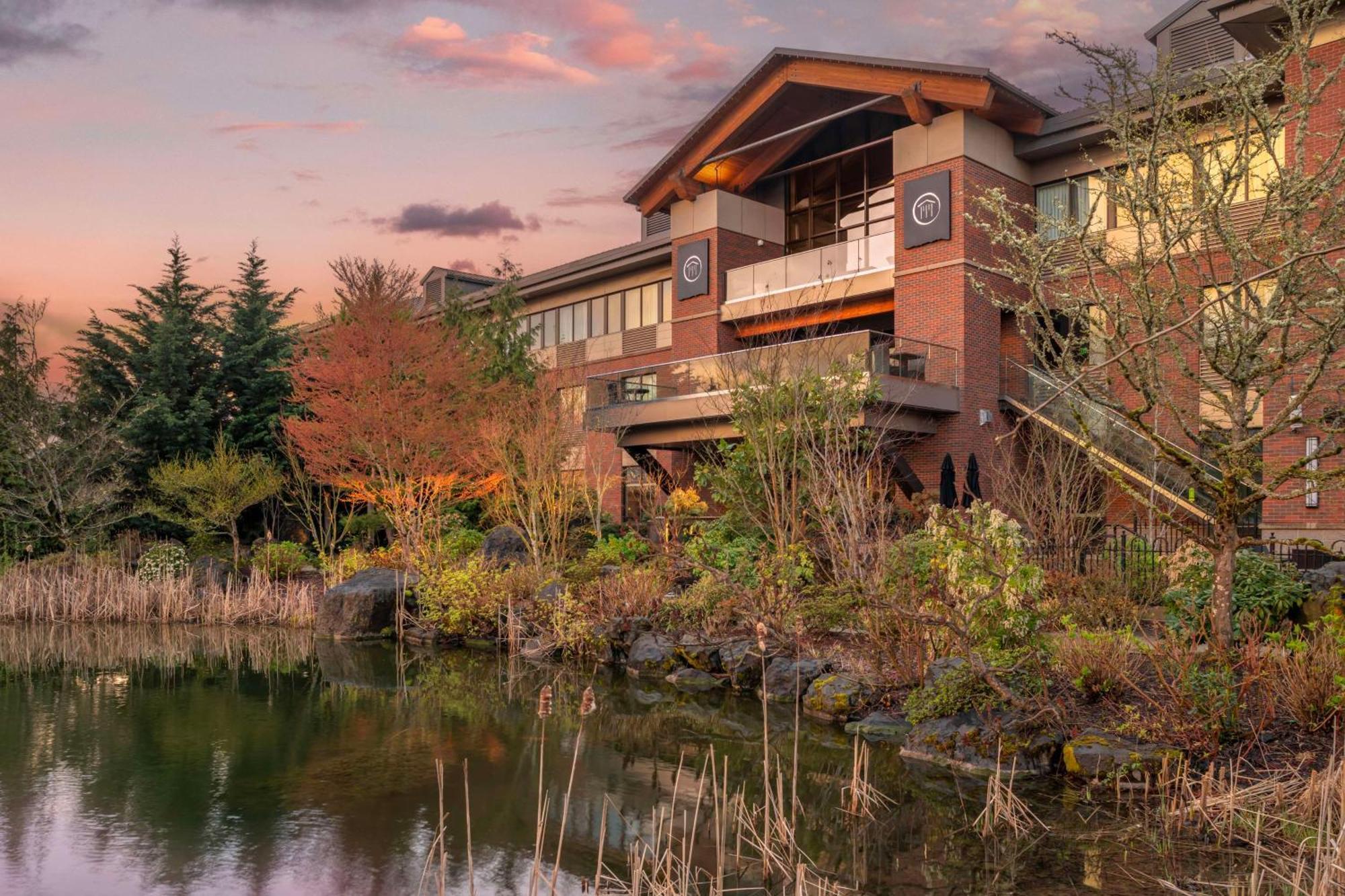 Best Western Premier Boulder Falls Inn Lebanon Extérieur photo