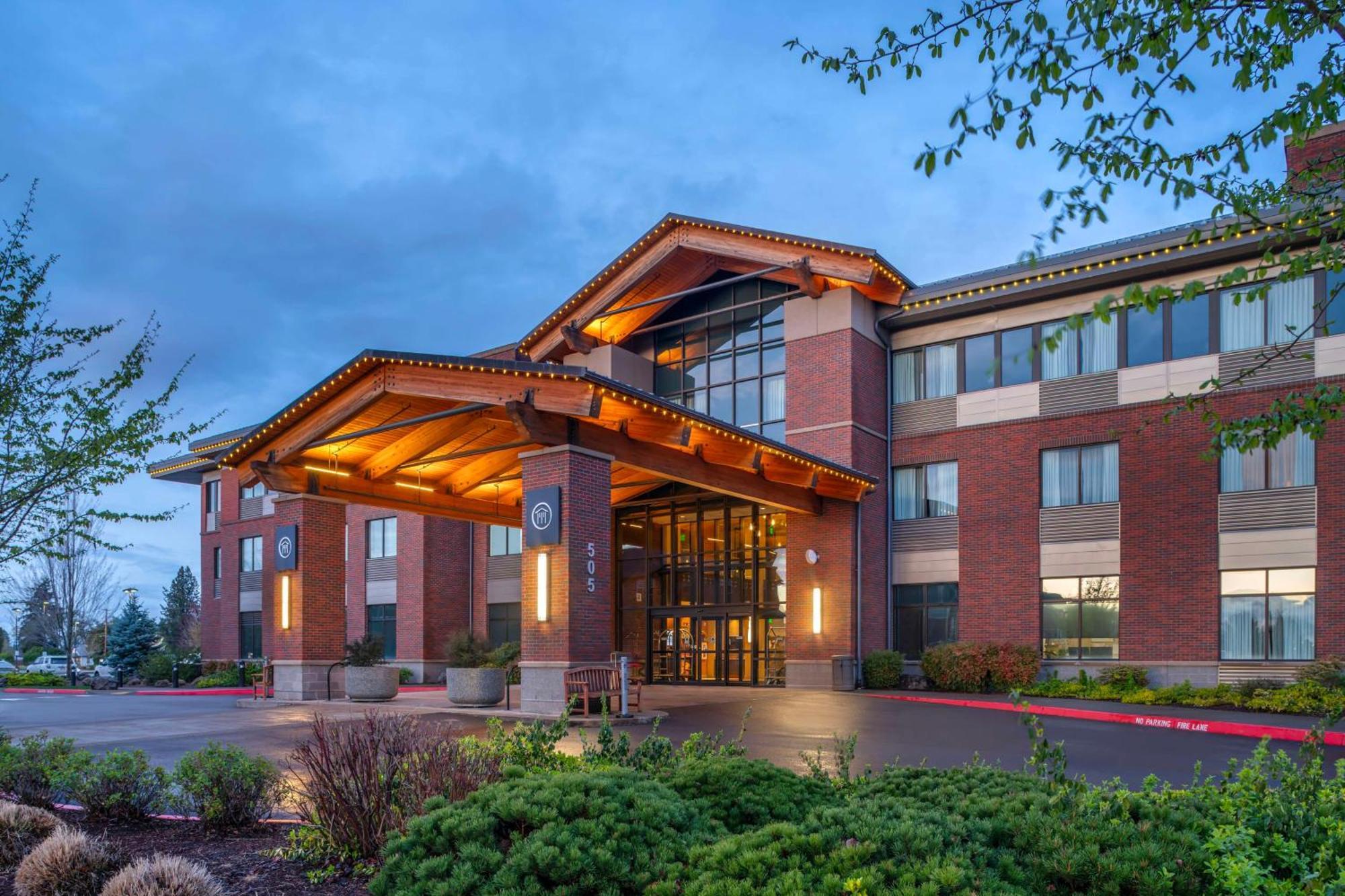 Best Western Premier Boulder Falls Inn Lebanon Extérieur photo